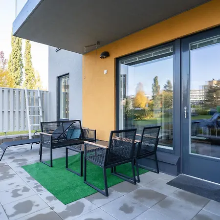 Apartament Modern 2br With Sauna, Terrace & Free Parking